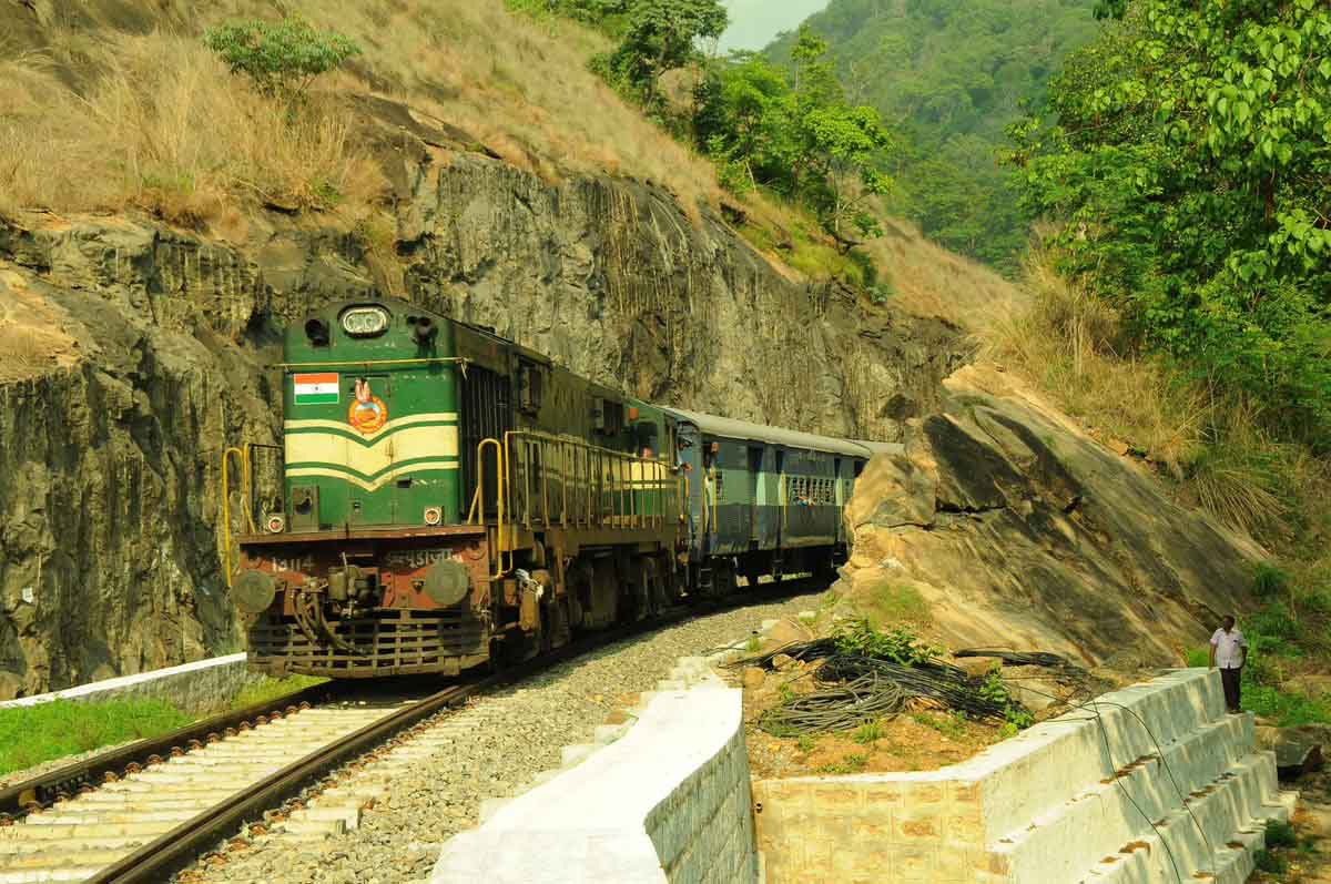 கண்ணுக்கு குளிர்ச்சி தரும் திக்திக் ரயில் பயணம்!!!