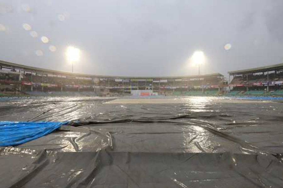 கிரிக்கெட் : முதல் நாள் ஆட்டம் மழையால் முடித்துக்கொள்ளப்பட்டது!