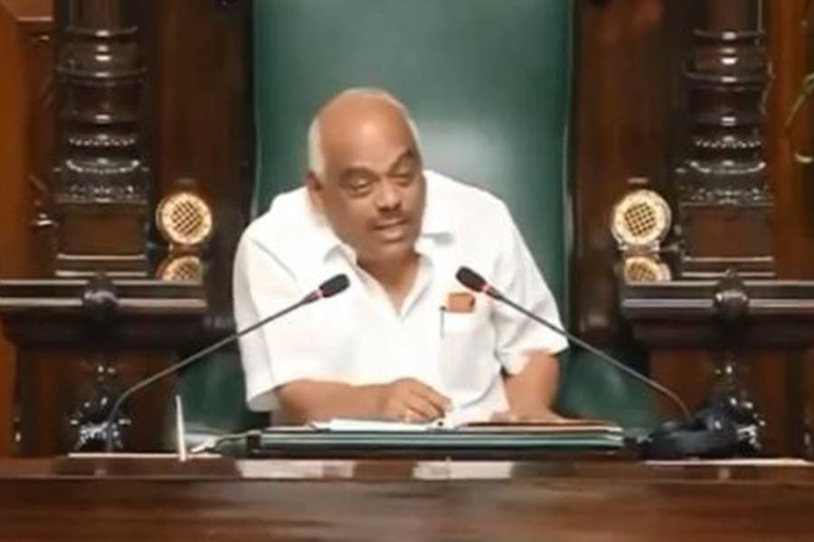 3 எம்எல்ஏ.,க்கள் தகுதி நீக்கம் : சபாநாயகர் அதிரடி!