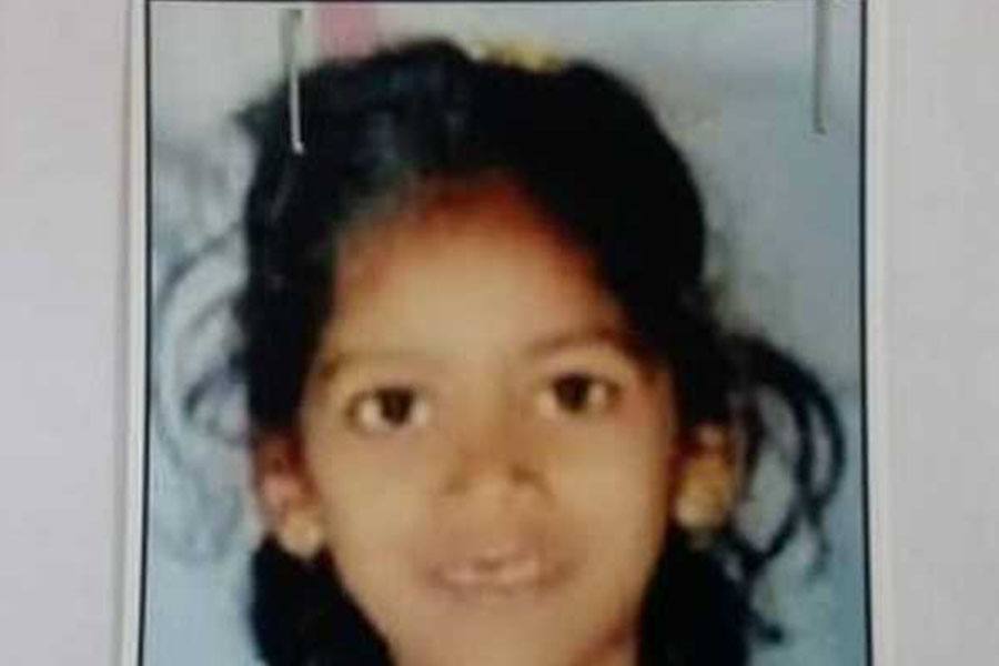 குளியலறைக்குள் தவறி விழுந்து நான்கு நாட்கள் தண்ணீர் மட்டுமே குடித்து உயிர் பிழைத்த சிறுமி!