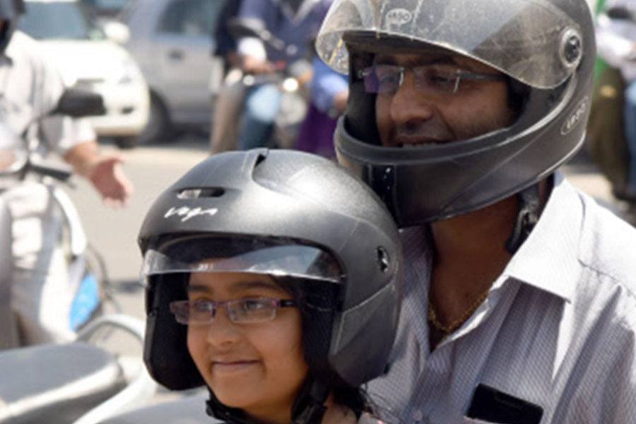 ஹெல்மெட் அணியாமல் சென்றால் ரூ.1,000 அபராதம் - விரைவில் அமலுக்கு வருகிறது!