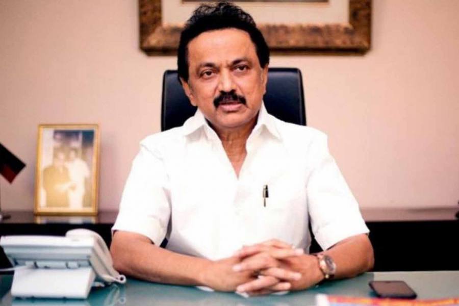 சோனியாவிடம் நாளை  கருணாநிதி  சிலை திறப்பு அழைப்பிதழை ஸ்டாலின் வழங்குகிறார்