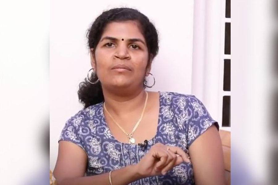 சபரிமலை கோவிலுக்குள் நுழைந்து வரலாறு படைத்த பெண்ணுக்கு உறவினர்கள் அடி உதை!