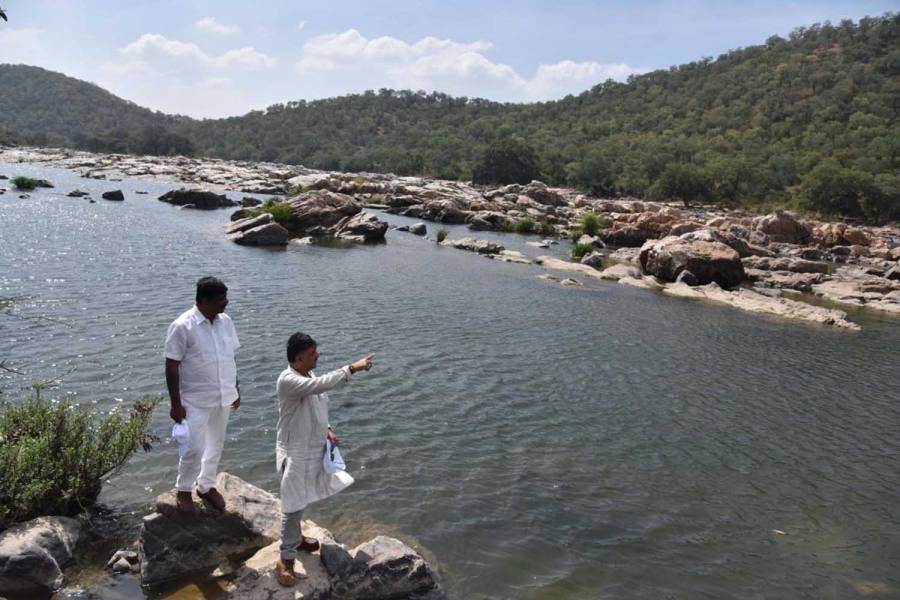 மேகதாது அணை கட்டுவதற்கு முன் உச்சநீதிமன்ற அனுமதியை பெற வேண்டும்.