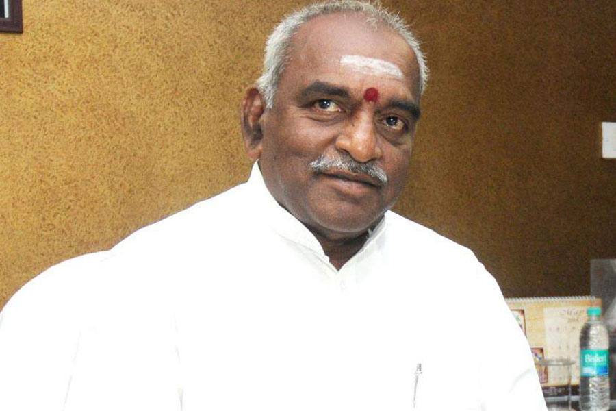 மத்திய அமைச்சர் பொன் ராதாகிருஷ்ணன் காரை சோதனையிட்ட அதிகாரிகள்!