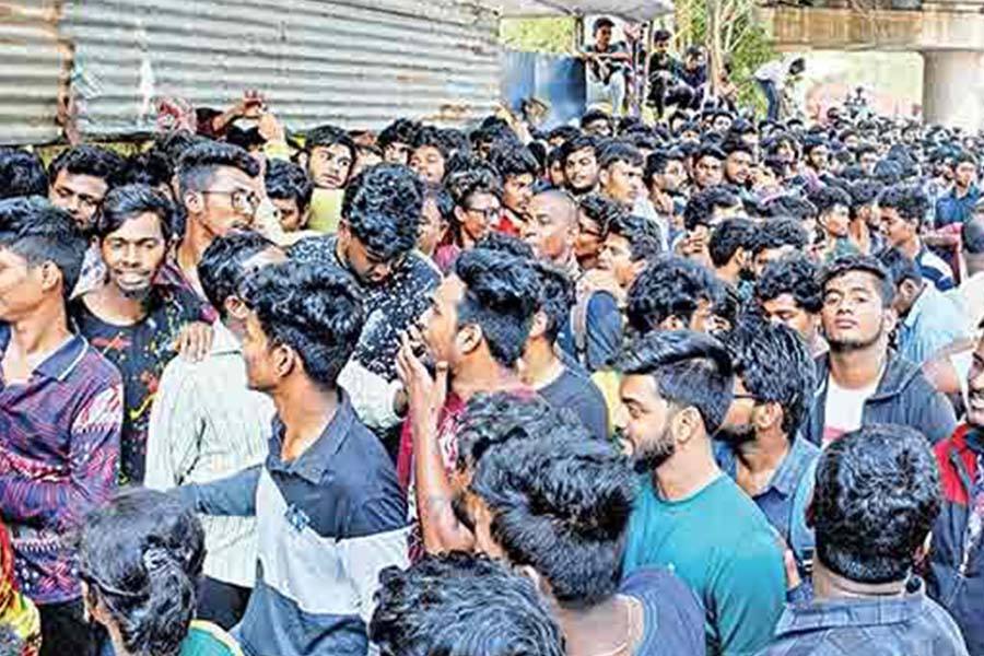 தொடங்கியது ஐபிஎல்  டிக்கெட் விற்பனை! 