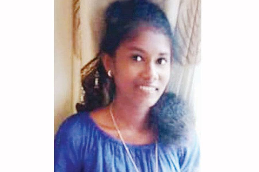 தேர்வில் தோல்வி அடைந்ததால் கல்லூரி மாணவி தூக்குப்போட்டு தற்கொலை!