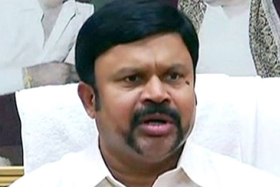 ஓ.பி.எஸ்., ஈ.பி.எஸ்.க்கு எதிராக முன்னாள் எம்.பி கே .சி.பழனிசாமி தொடர்ந்த வழக்கை நாளை அவசரமாக விசாரிக்கிறது டெல்லி உயர்நீதிமன்றம்!