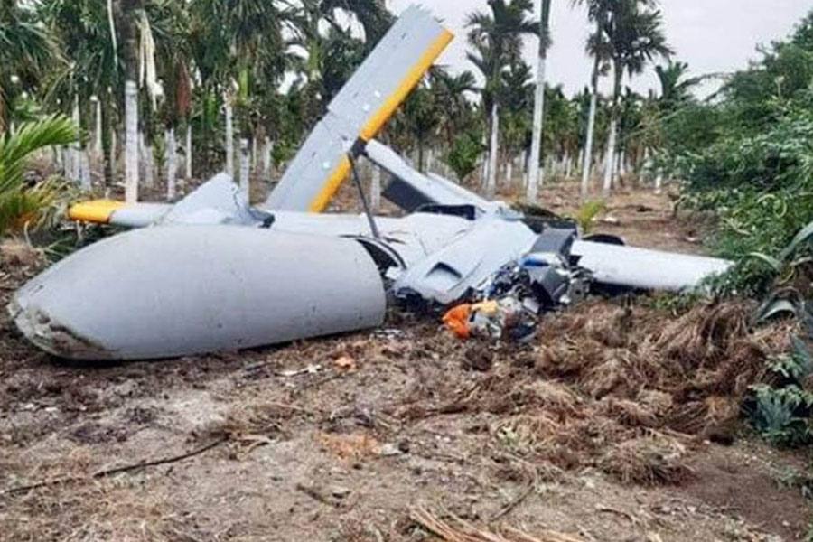 டிஆர்டிஓ-வுக்கு சொந்தமான ஆளில்லா விமானம் கட்டுப்பாட்டை இழந்து விவசாய நிலத்தில் விழுந்து நொறுங்கியது!