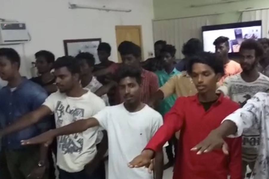 இனி சமூகத்தில் நல்ல பெயர் எடுப்போம்... போலீஸ் முன் உறுதிமொழி எடுத்த ரூட்டு தல மாணவர்கள்