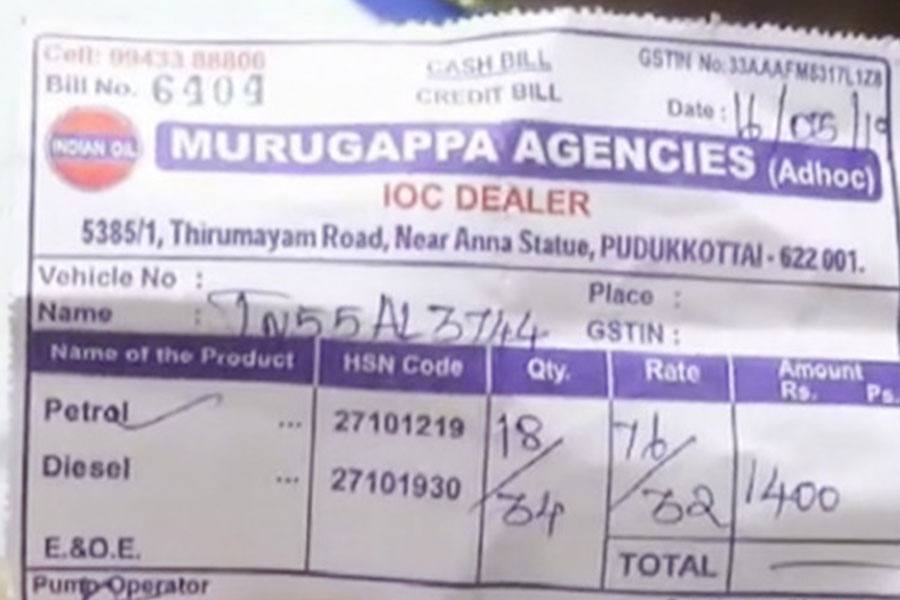 15 லி. டேங்கில் 18 லி. பெட்ரோல் நிரப்பியது எப்படி? - பங்க் ஊழியர்களிடம் வாக்குவாதம் செய்த இளைஞர்!