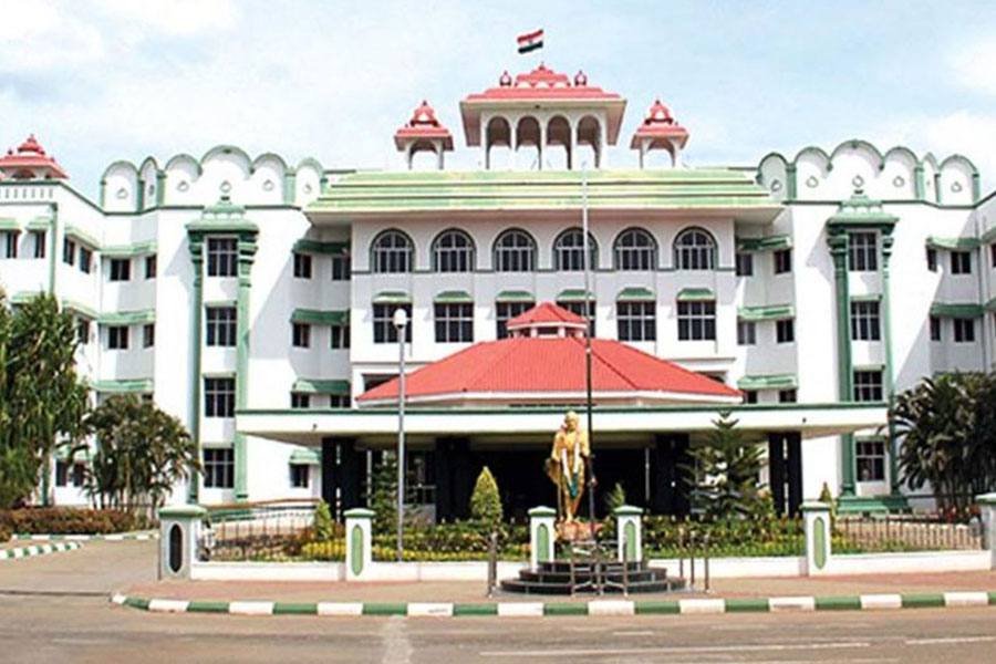 தனியார் பள்ளிகளின் கல்விக்கட்டண விவரங்களை ஒரு மாதத்தில் இணையதளத்தில் வெளியிட மதுரை ஐகோர்ட்டு உத்தரவு!