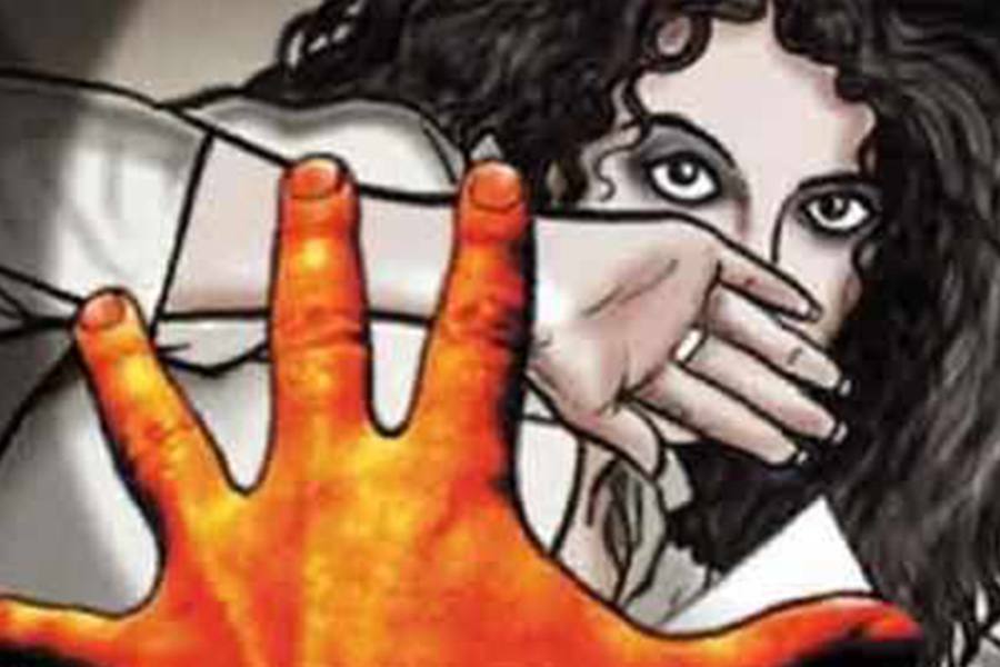 குடிபோதையில் சிறுமியிடம் தவறாக நடக்க முயன்ற காவலர் கைது!