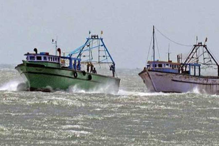 தமிழக மீனவர்கள் 4 பேர் கைது : இலங்கை கடற்படையினர் நடவடிக்கை!