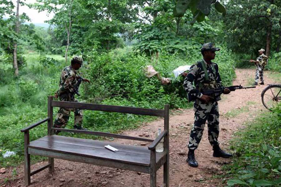 தமிழக கேரள எல்லை பகுதியில் போலீசாருடன் நடந்த துப்பாக்கி சண்டையில் மாவோயிஸ்டு ஒருவன் பலி!