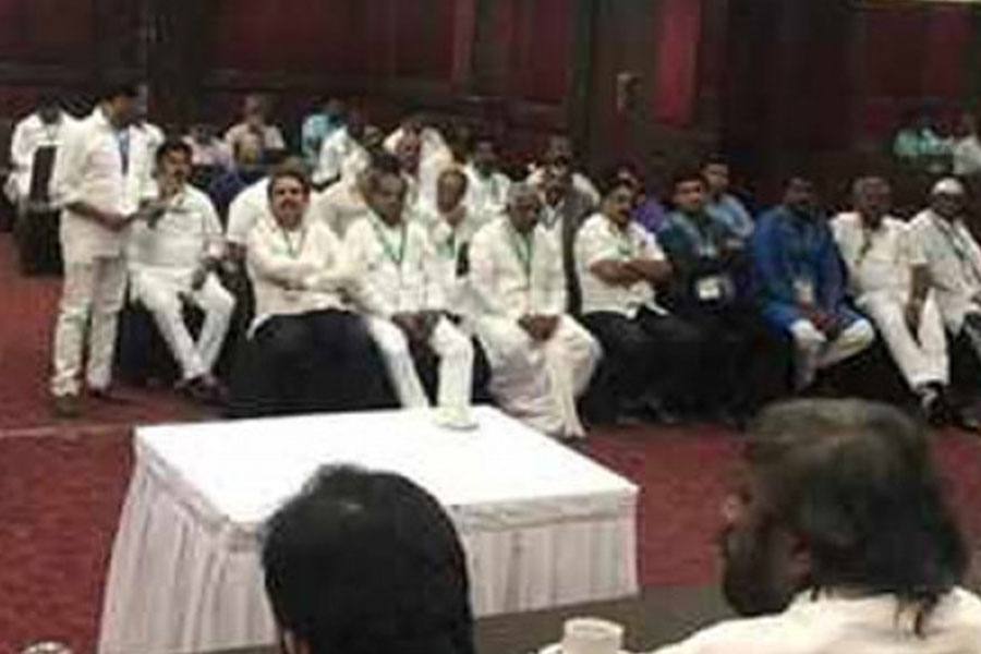கர்நாடக காங்கிரஸ் எம்எல்ஏக்கள் 4பேர் பாஜகவில் சேர உள்ளதாக தகவல்!