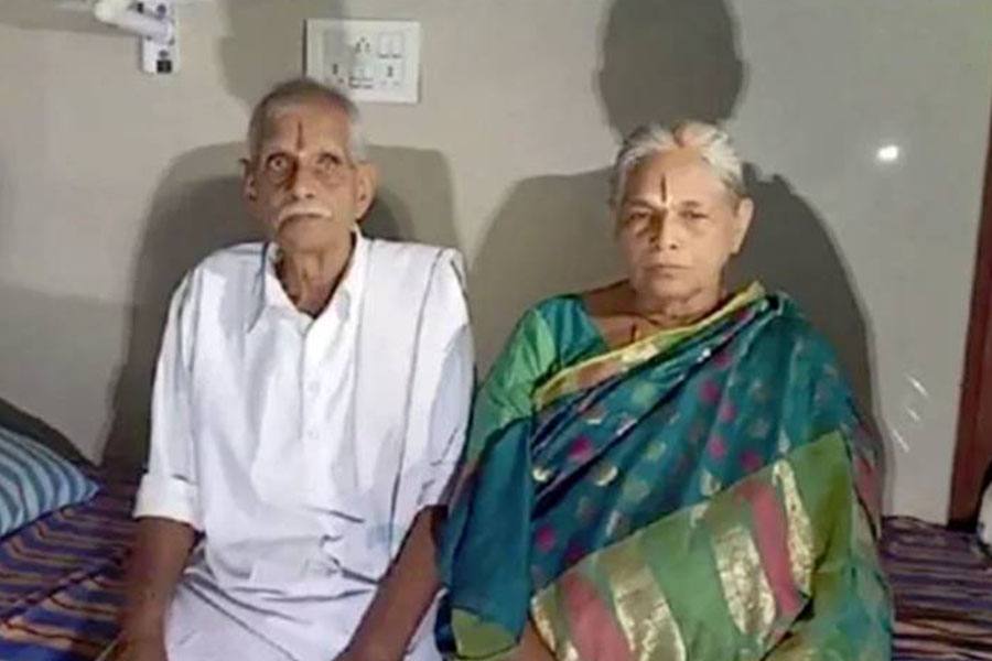 ஆந்திராவில் 74 வயது மூதாட்டி, இரட்டை பெண் குழந்தைகளுக்கு தாயாகி உள்ளார்