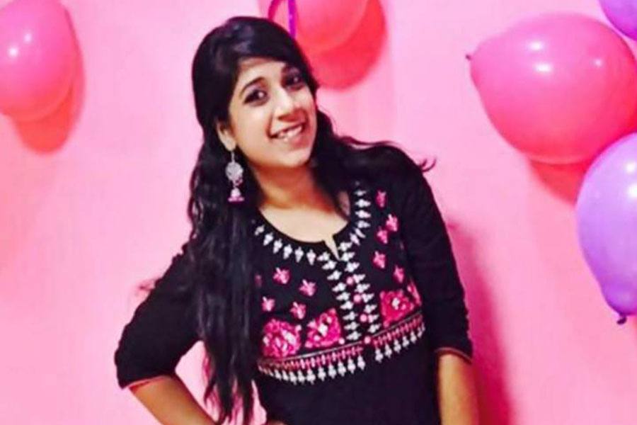 ரூ.1 கோடி இழப்பீடு கேட்டு சுபஸ்ரீயின் தந்தை வழக்கு!
