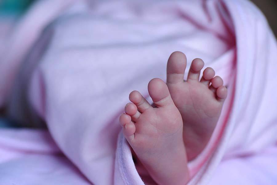 HIV தொற்று ரத்தம் செலுத்தப்பட்ட கர்ப்பிணிக்கு சுகப்பிரசவத்தில் பெண் குழந்தை பிறந்தது!.