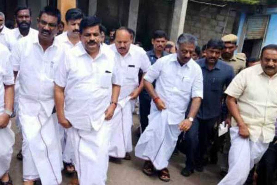 சொந்த ஊரில் சொந்த செலவில் கண்மாயை தூர்வாரும் துணை முதல்வர்!