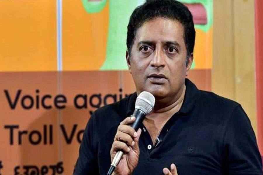 காங்கிரஸ் தலைவர் ராகுல் காந்தி பெண்களை அவமதிப்பவர் அல்ல? பிரகாஷ் ராஜ் பதில்