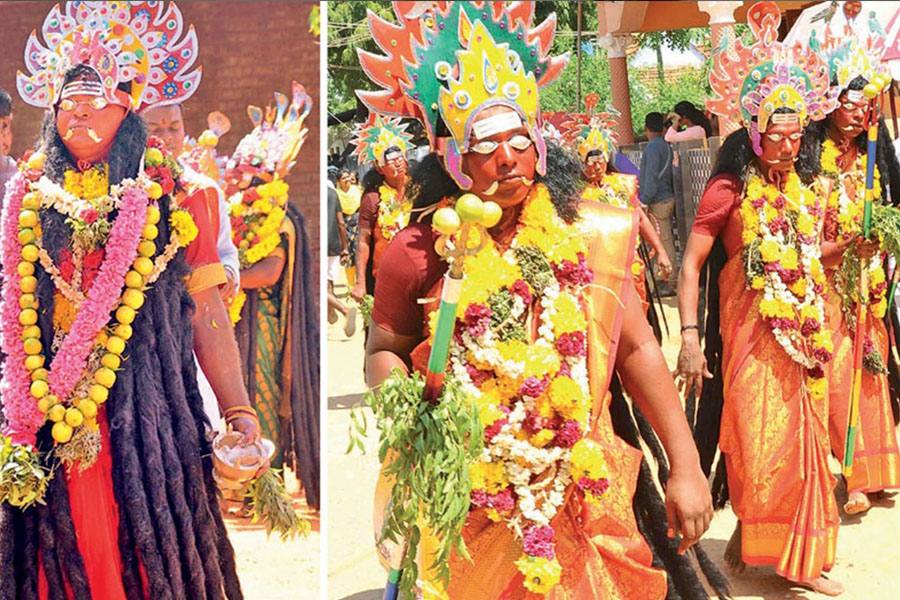 தசரா திருவிழா கோலாகலம்: குலசேகரன்பட்டினத்தில் நாளை சூரசம்ஹாரம் பல்லாயிரக்கணக்கான பக்தர்கள் குவிந்தனர்.