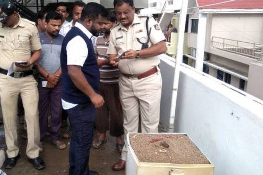 கர்நாடகாவில் தேசியக் கொடிக் கம்பத்தை அகற்றும்போது மின்சாரம் தாக்கி 5 மாணவர்கள் உயிரிழப்பு!