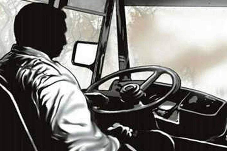 சென்னையில் தாறுமாறாக பேருந்தை ஓட்டி, 4 பேரை காயப்படுத்திய ஓட்டுநரை அடித்த மக்கள்!