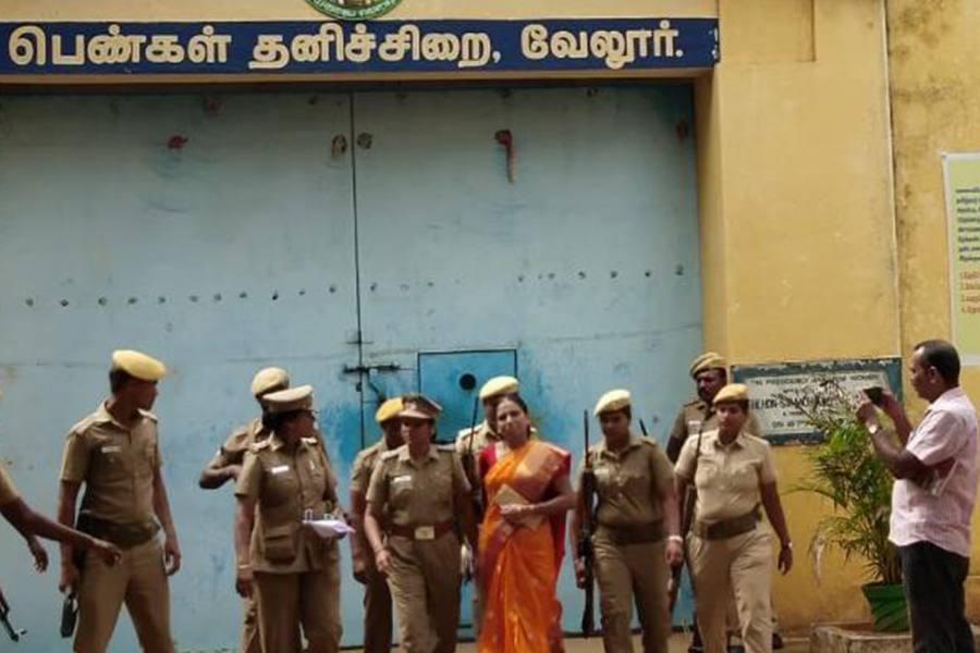 மகளின் திருமண தேவைக்காக பரோலில் வெளிவந்தார் நளினி!