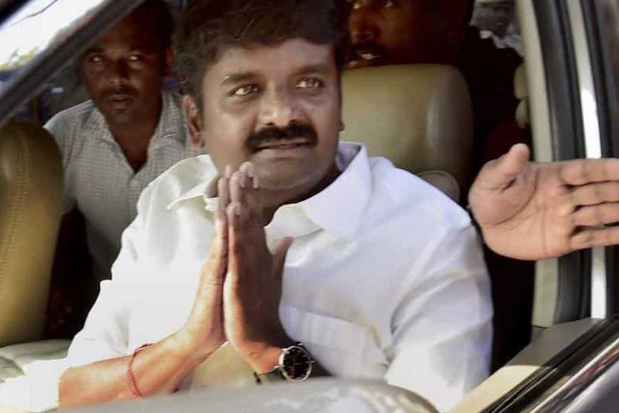சுகாதாரத்துறை அமைச்சர் விஜயபாஸ்கருக்கு ஆறுமுகசாமி ஆணையம் சம்மன்!