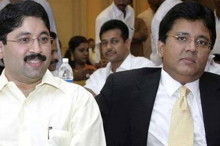 சட்டவிரோத தொலைபேசி இணைப்பக முறைகேடு வழக்கில் ஆஜராவதில் இருந்து விலக்கு கோரிய மாறன் சகோதரர்களின் கோரிக்கையை உயர்நீதிமன்றம் நிராகரிப்பு!