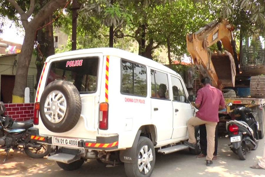 10 லட்ச ரூபாய் பணம் கேட்டு பெண்ணை கடத்தி, தாக்கிய கும்பலுக்கு போலீசார் வலைவீச்சு!