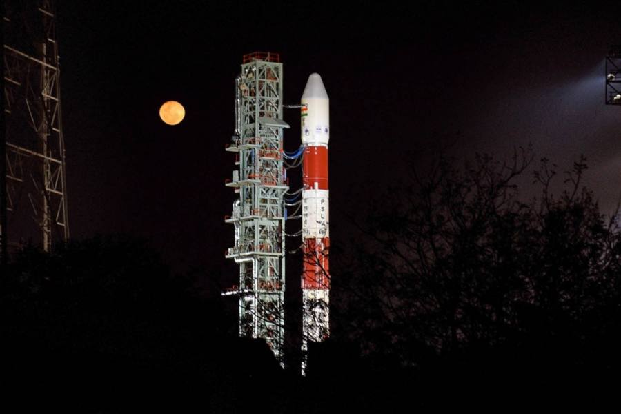 பிஎஸ்எல்வி C-44 ராக்கெட் மூலம் இரண்டு செயற்கைக்கோள்கள் ஏவப்பட்டு விண்ணில் வெற்றிகரமாக நிலைநிறுத்தப்பட்டன!. 