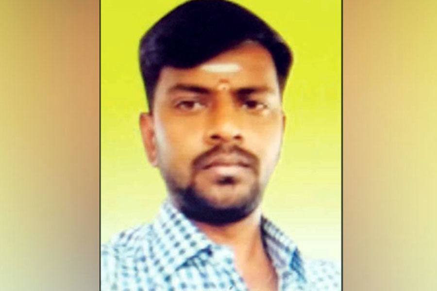 விஷம் குடித்த காதலனை காப்பாற்ற மொபட்டில் ஏற்றி ஆஸ்பத்திரியில் சேர்த்த சிறுமி - காதலன் வழியிலேயே இறந்ததால் கதறி அழுத பரிதாபம்!