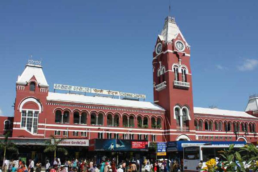 சிறுமியை கடத்தி வந்த இளஞ்சிறார்கள் போலீசிடம் சிக்கினர்!