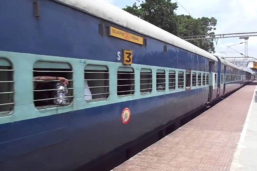 ரெயில் லக்கேஜ் அறையில் 6 மணி நேரம் சிக்கி தவித்த சென்னை போலீஸ்காரர்!