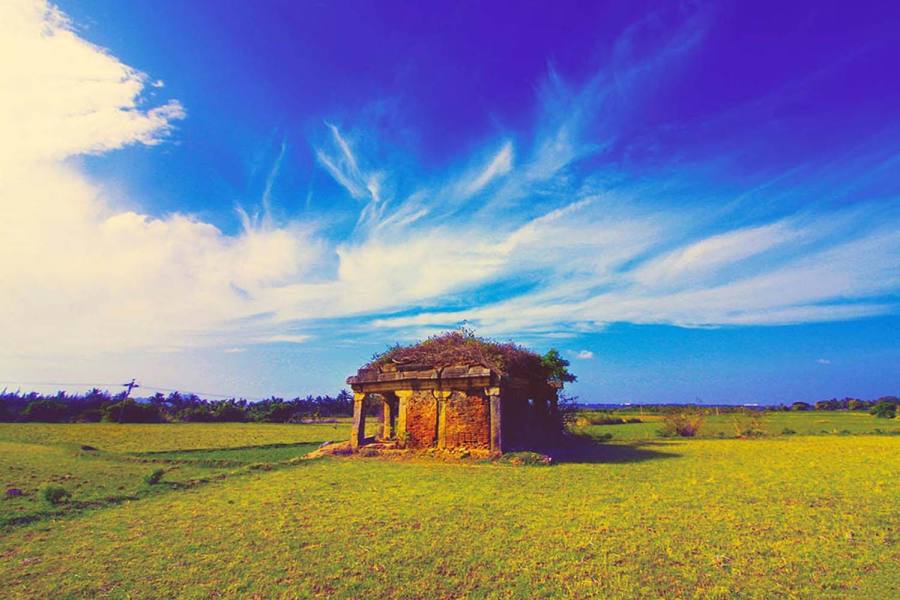 சிதிலமடையும் பழங்கால கல் மண்டபங்கள்