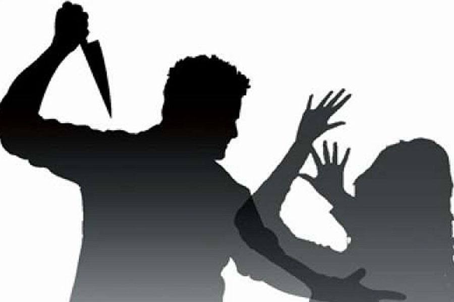 கத்தியால் வெட்டு பட்டும், நகை பறிப்பில் ஈடுபட்ட கொள்ளையணிடம் துணிந்து போராடிய பெண்!