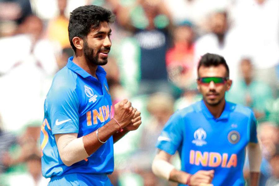 57 போட்டிகளில் 100 விக்கெட்டுகள் வீழ்த்தி பும்ரா சாதனை!