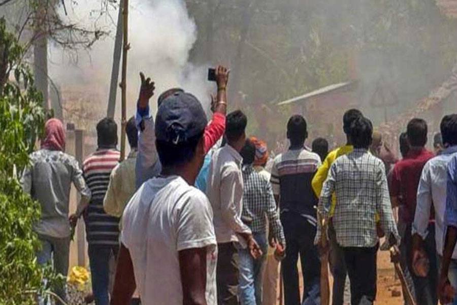 மேற்கு வங்கத்தில் பா.ஜ.க, திரிணாமுல் காங்கிரஸ் தொண்டர்கள் மோதல், 4 பேர் உயிரிழப்பு!