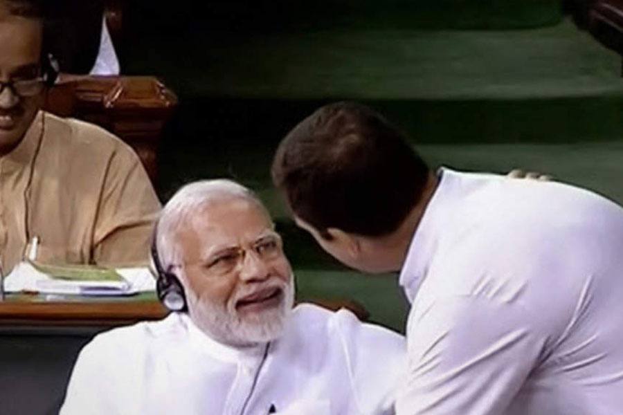 பாராளுமன்றத்தில் மோடியை கட்டித் தழுவியது ஏன்? மாணவியின் கேள்விக்கு பதிலளித்த ராகுல்காந்தி!