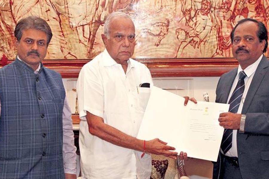 மதுரை காமராஜர் பல்கலைக்கழக துணைவேந்தராக எம்.கிருஷ்ணன் நியமிக்கப்பட்டுள்ளார்.