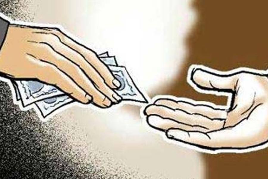 சென்னையில் லஞ்சம் வாங்கிய போலீஸ் அதிகாரி கைது!