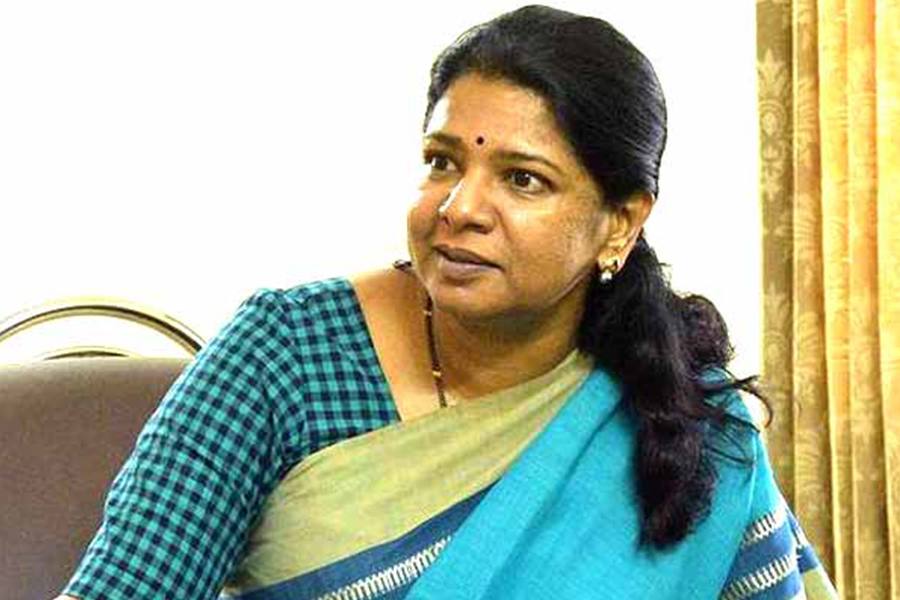 தூத்துக்குடியில் திமுக வேட்பாளர் கனிமொழி தங்கியிருக்கும் வீட்டில் வருமான வரித்துறை சோதனை!