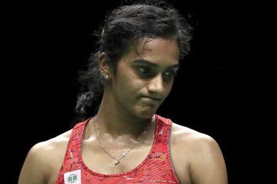 முதல் சுற்றோடு வெளியேறிய சிந்து, அதிர்ச்சியில் ரசிகர்கள்!