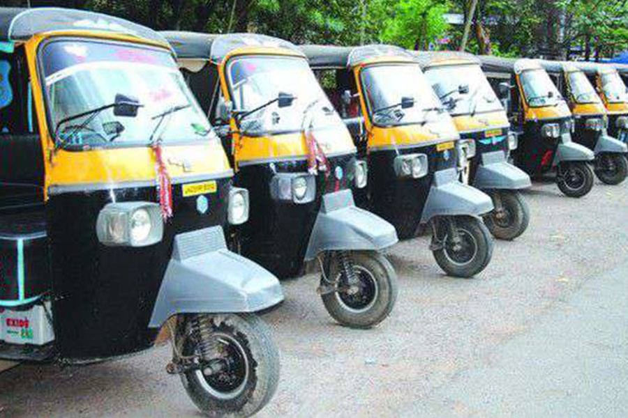 குறைந்த தூர பயண சவாரி செல்ல மறுத்த 768 ஆட்டோ, டாக்சி டிரைவர்களின் உரிமங்கள் அதிரடியாக ரத்து!