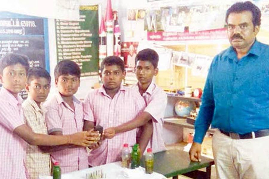30 கிராம் எடையில் செயற்கைகோள் தயாரித்த தமிழக அரசு பள்ளி மாணவர்கள்!