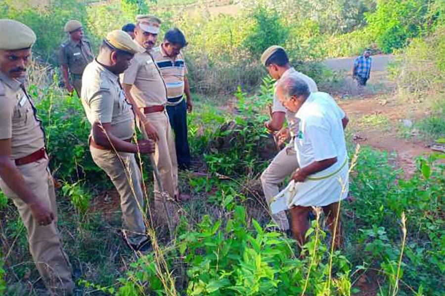 சேலம் மாவட்டத்திலுள்ள 20 கிராமங்களில் போலீசார் திடீர் சோதனை!