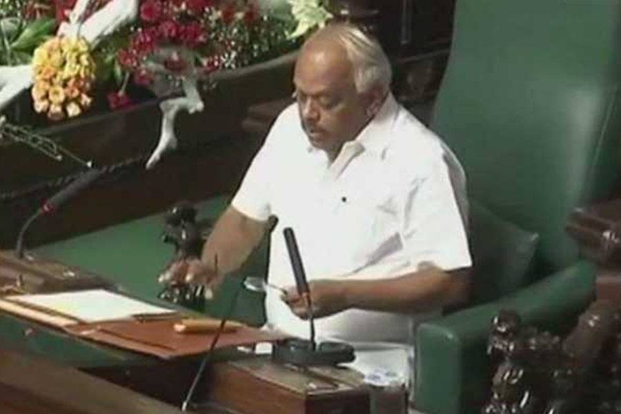 எம்.எல்.ஏக்கள் நேரில் விளக்கம் அளித்தால் மட்டுமே ராஜினாமா பரிசீலனை : சபாநாயகர்!