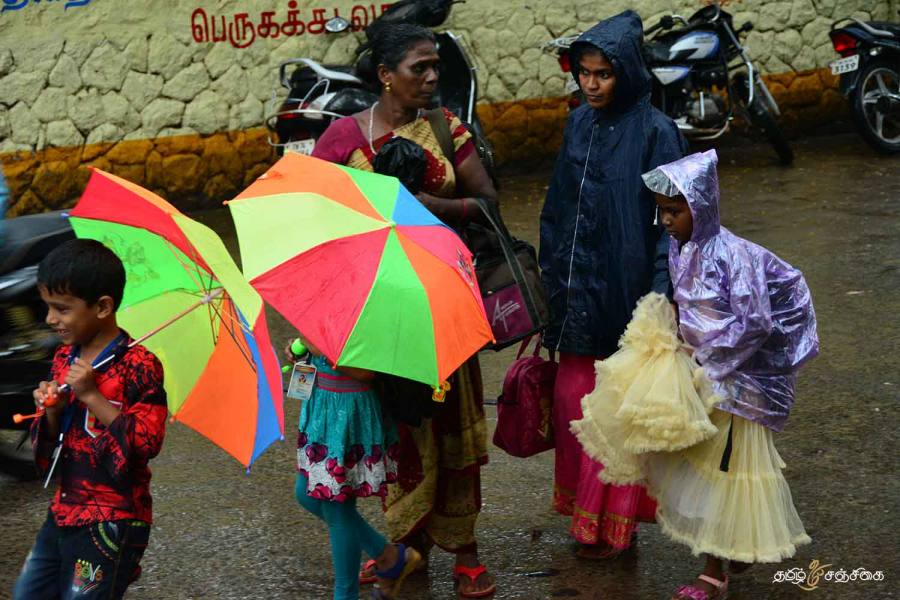 மழைக்காலங்களில் பள்ளிகளுக்கு விடுமுறை அறிவிப்பதற்காண புதிய நெறிமுறைகள் : பள்ளிக்கல்வித் துறை 